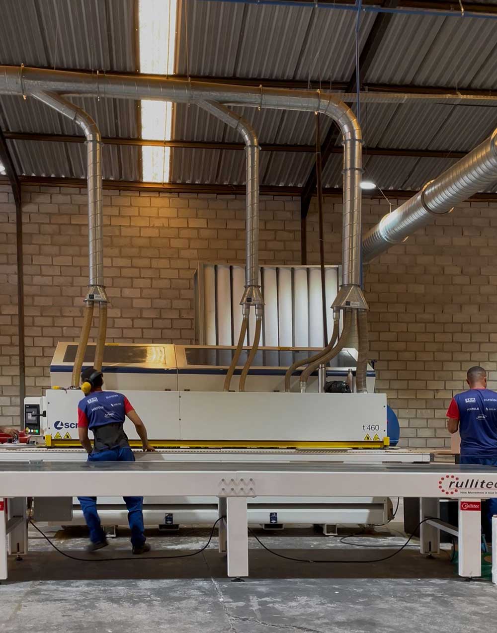 Central de corte computadorizado da Incomaf — chapas de MDF prontas para o marceneiro